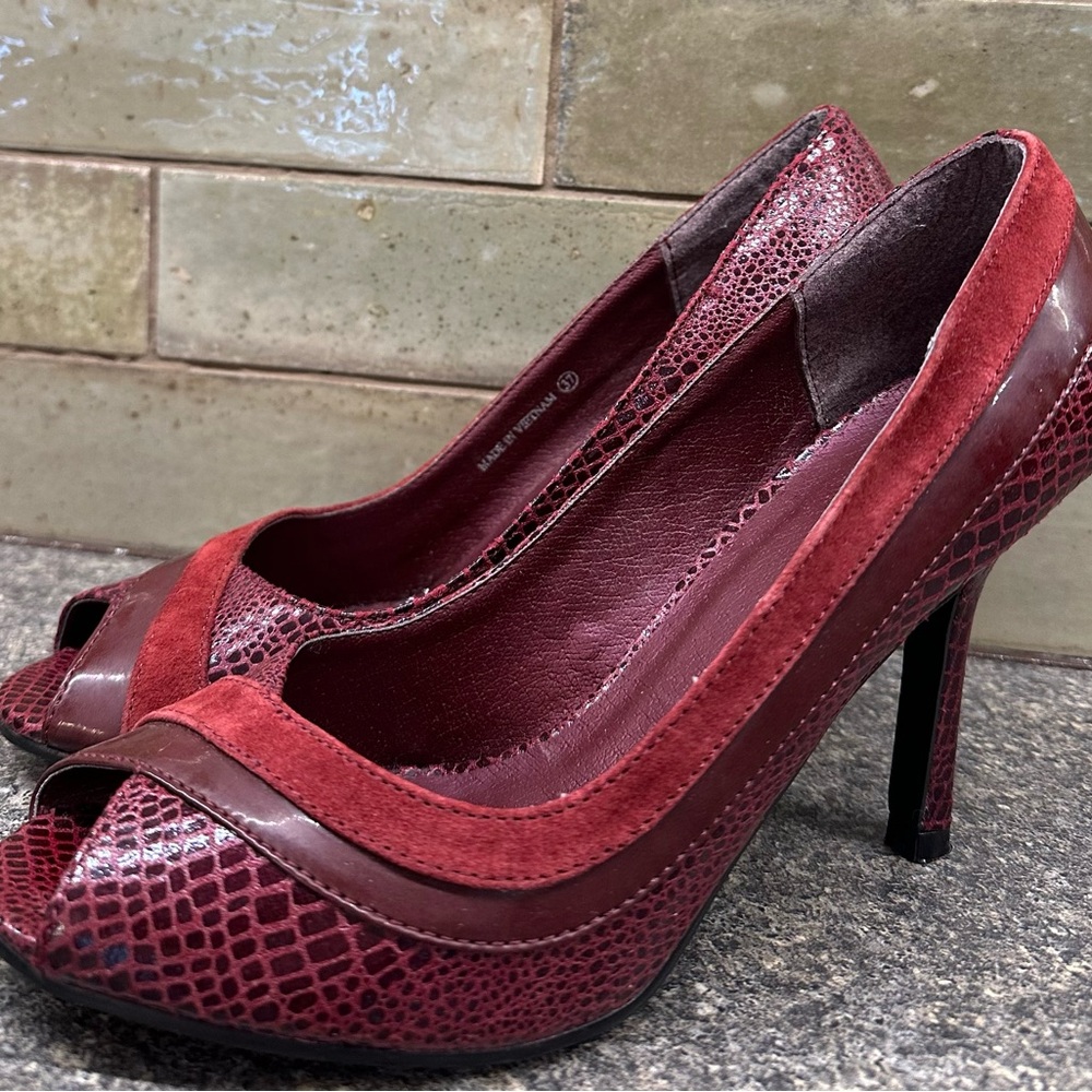 Women's Red Mixed-Material Peep-Toe High Heel Pump - Picture 9 of 14